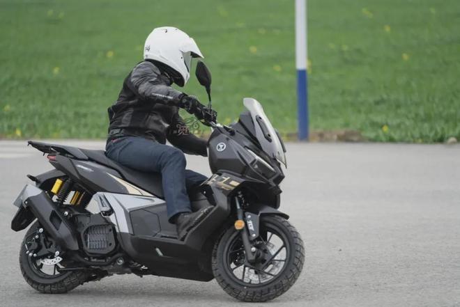 SR150S绝对是一台被严重低估的好车澳门新葡京appADV踏板哪家强?无极(图9) SR150S绝对是一台被严重低估的好车澳门新葡京appADV踏板哪家强?无极(图9)